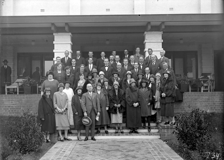 Group photo of Canberra Philharmonic Society in front of the Canberra Hotel