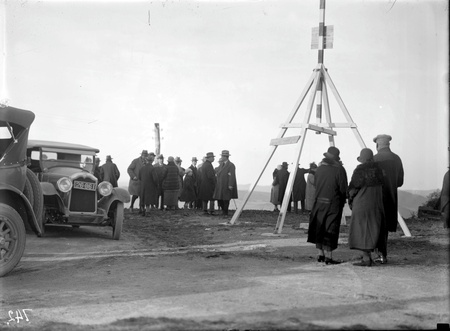 Delegates to the Imperial Press Conference at a trig station - Buick motor car