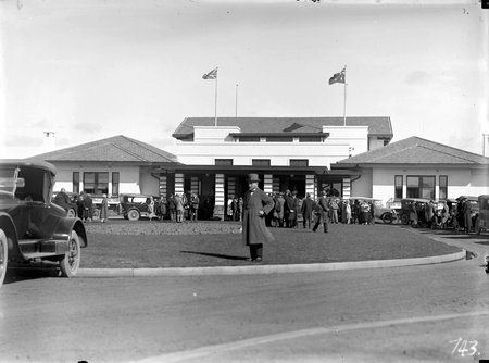 Delegates to the Imperial Press Conference at Hotel Canberra