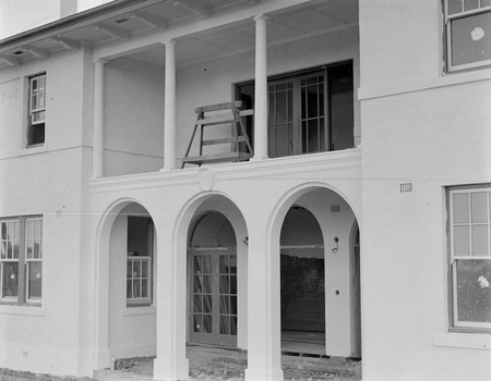Detail of entrance to Prime Minister's Lodge, Adelaide Avenue, Deakin.
