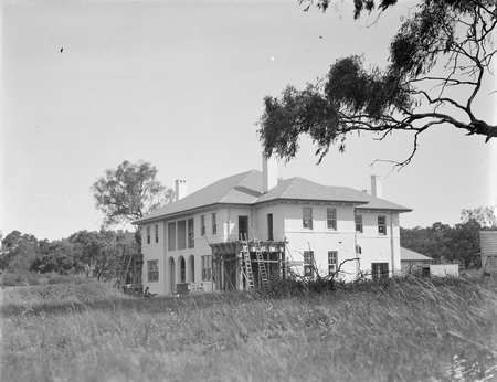 Prime Minister's Lodge from the north, Adelaide Avenue, Deakin.