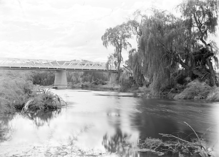 Commonwealth Avenue Bridge over Molonglo River.