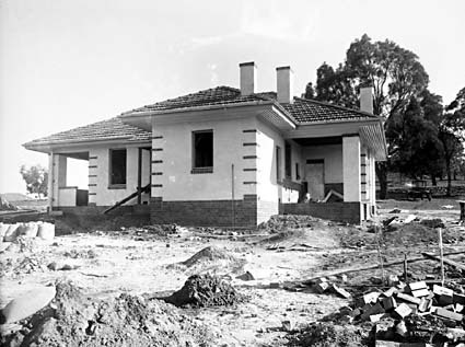 Oakley and Parkes houses under construction, Blandfordia (now Forrest)