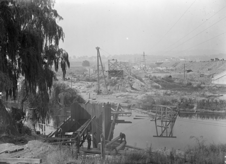 Sewerage tunneling works near the Commonwealth Avenue bridge