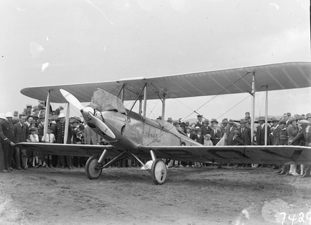 Bert Hinkler in his Avro Avian giving demonstration flights in Canberra