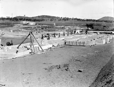 Weston Creek Sewerage Treatment Works - Sedimentation and activated sludge tanks under construction
