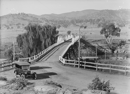 Bridge over the Murrumbidgee River at Tharwa.