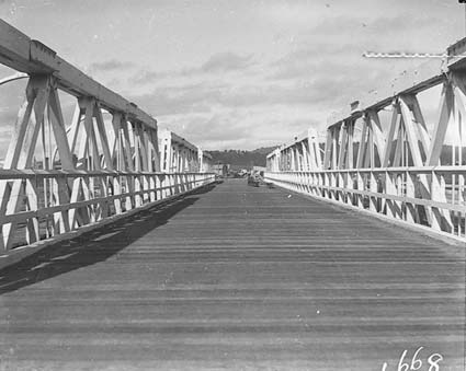 Commonwealth Avenue bridge looking south