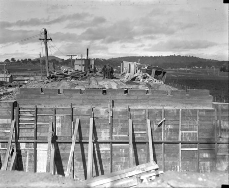 Construction works near Commonwealth Avenue bridge.