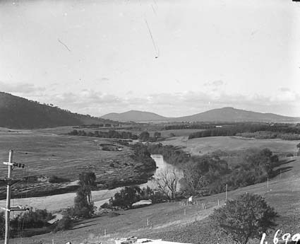 Molonglo River upstream from near Yarralumla