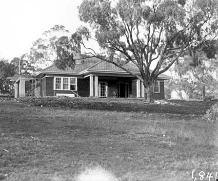 House, 16 Balmain Crescent, Acton - Occupied by WW Rowse, accountant FCC (Federal Capital Commission)