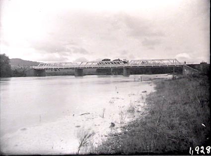 Commonwealth Avenue Bridge with Molonglo River in flood