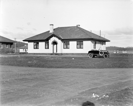 FCC (Federal Capital Commission) cottage, type 24 J4.