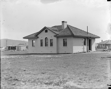 FCC (Federal Capital Commission) cottage, type 23 J3 - 27 Farrer Street, Braddon