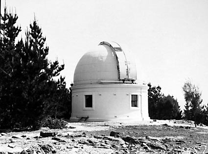  Mount Stromlo Observatory,thirty inch Reynolds Telescope,under construction