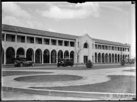 Sydney Building, Northbourne Avenue, Civic Centre with motor cars, from north west.