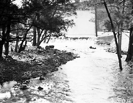 Cotter River at the Cotter Dam wall