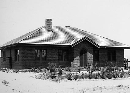 Federal Capital Commission Cottage Type 24 J4