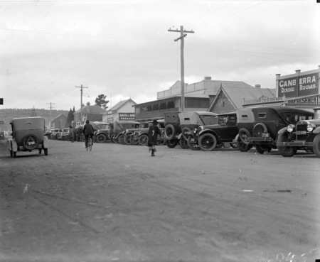 Monaro Street, Queanbeyan looking south west.