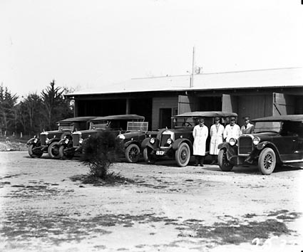 Five Federal Capital Commission motor cars with drivers at Kingston depot