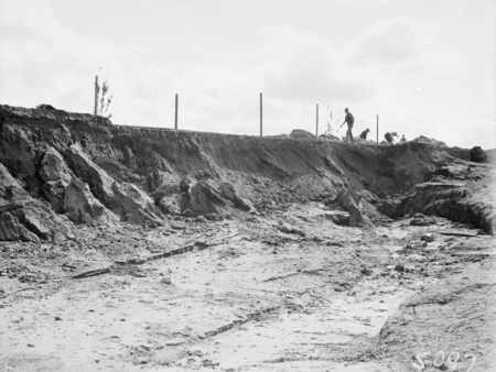 Washaway of Wentworth Avenue near the Kingston Power Station following Molonglo River floods.