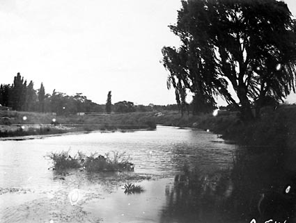 Molonglo River near Lennox Crossing