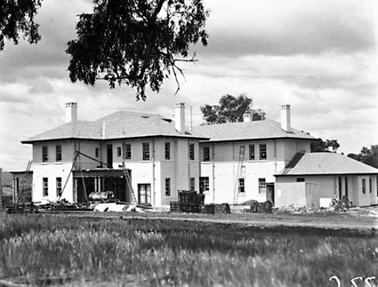 Prime Minister's Lodge , Adelaide Avenue , Deakin, from south west