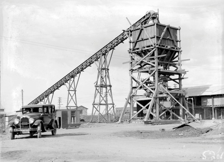 Aggregate bin for bitumen hot mix plant