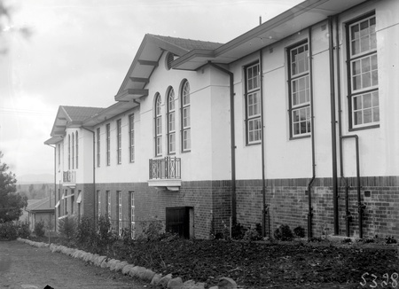 Northern frontage of Telopea Park School