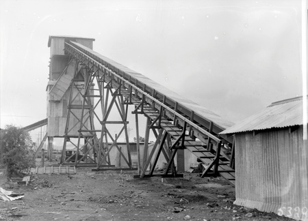 Aggregate hopper for bitumen hot mixing plant