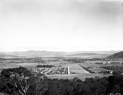 Reid and Civic Centre from Mt Ainslie. Ainslie Hotel to the right