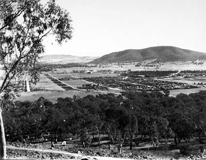 Braddon and Civic Centre from Mt Ainslie. Ainslie Hotel in centre. Black Mountain at the rear