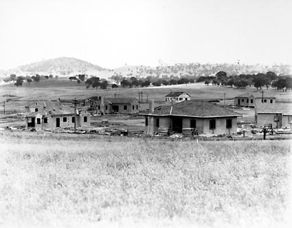 Cottages in Griffith looking towards Mt Mugga