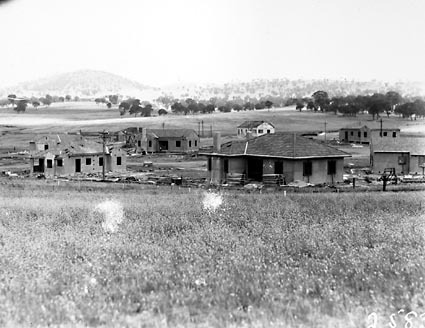 Cottages in Griffith looking towards Mt Mugga