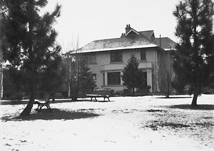 Record fall of snow - Canberra House,Acton