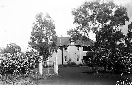 Canberra House and gardens, Acton