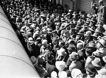  Mr  J. H. Scullin newly elected Prime Minister  and Mrs. Scullin passing through the welcoming  crowds on Canberra  railway station