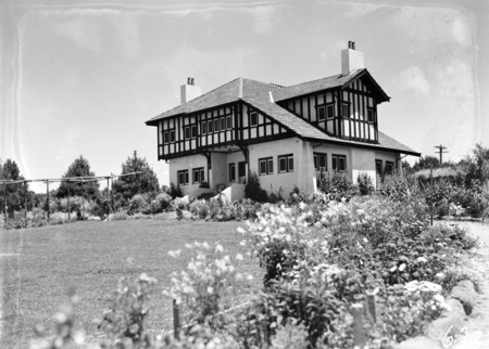 Westridge House, home of the Head of the Forestory School, Mr Lane Poole.  Banks Street, Yarralumla.