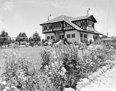 Westridge House, home of the Head of the Forestory School, Mr Lane Poole. Banks Street, Yarralumla.