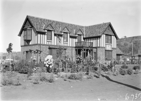 'The Dial House', home of Dr. R. J. Tillyard, Head of Entymology, CSIR, 2 Moresby Street, Red Hill. Note, sundial on the front facade of the house.