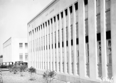 CSIR Entomology Building, Black Mountain showing cracks at the top of a wall.