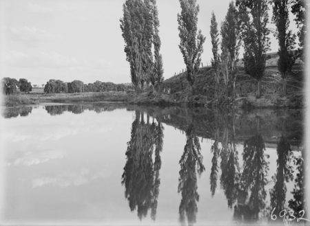 Bend in the Molonglo River near Lennox Crossing used as a swimming pool.
