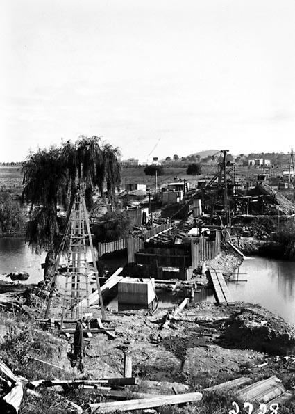 Sewerage tunnel workings, Molonglo River looking south