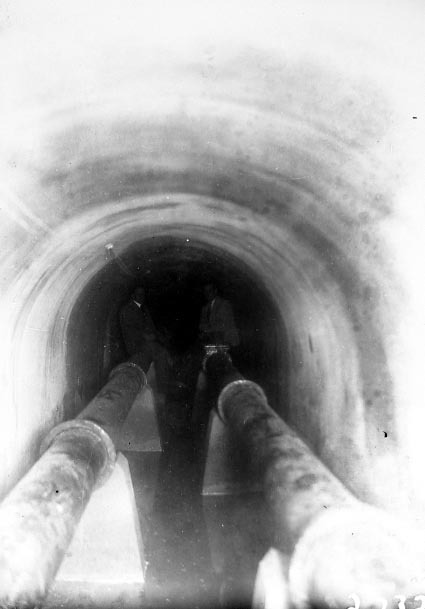 Tunnel with water pipes