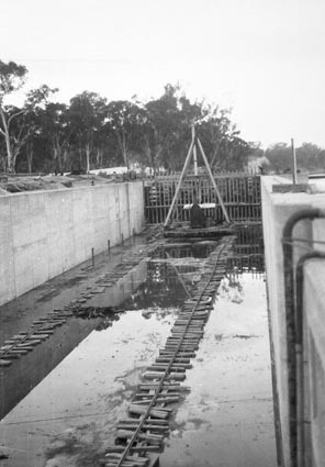 Murray River Commission. Lock under construction on the Murray River