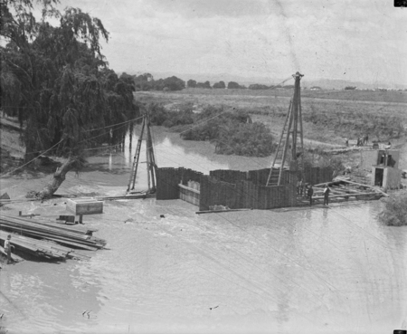 Sewerage tunnelling near Commonwealth Avenue Bridge with the Molonglo River in flood.