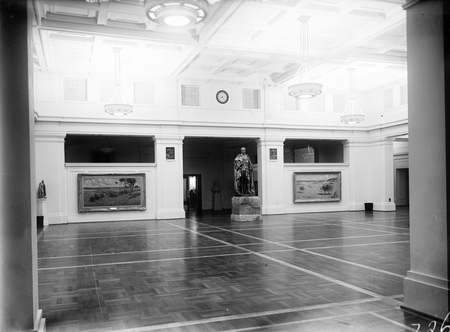 Parliament House, Kings Hall with Statue of King George V.