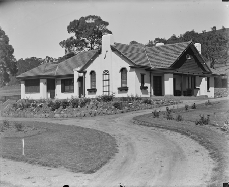 Oakley and Parkes house, 18 Mugga Way, Red Hill, built by John Deans.