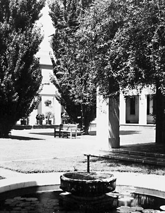  Courtyard in Parliament House