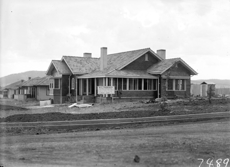 Cottage being built by H.L.Dawson. Agents Woodgers and Calthorpe.